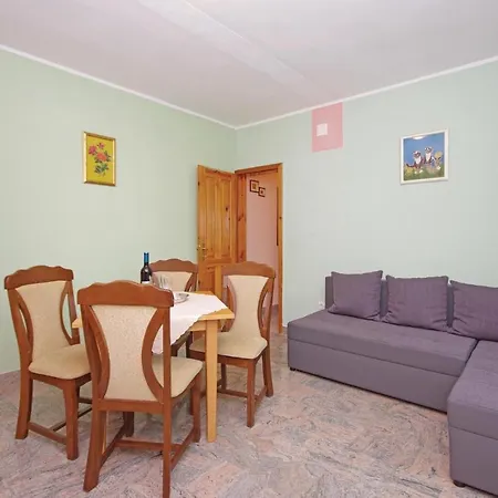 1 Bedroom Awesome In * Makarska