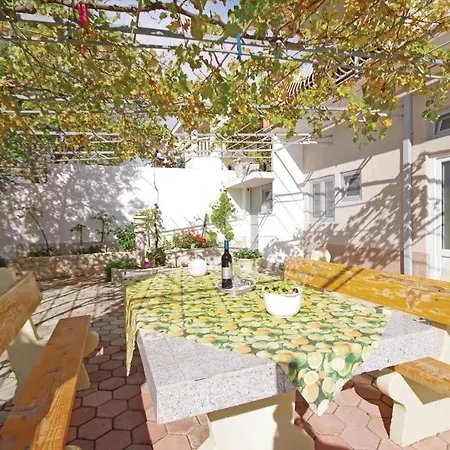 1 Bedroom Awesome In *