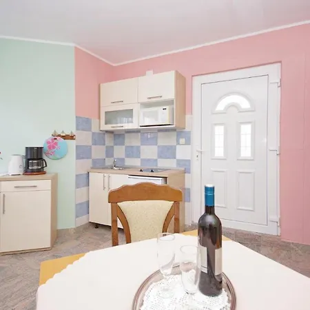 1 Bedroom Awesome In * Makarska
