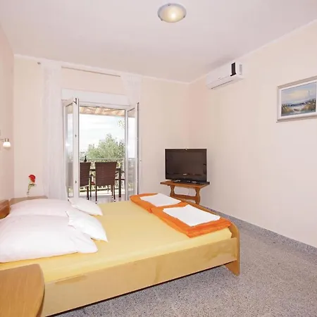 Apartment 1 Bedroom Awesome In